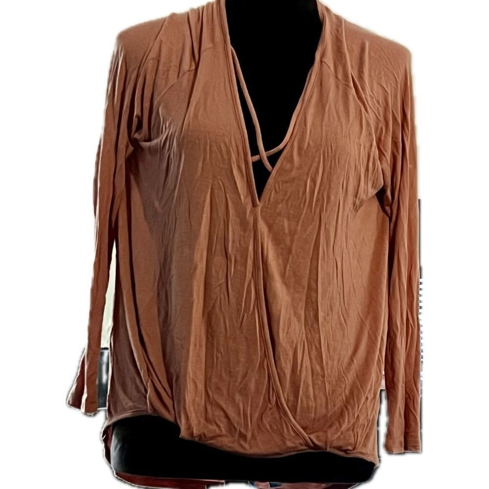 Ginger‎ G women’s small/medium, long sleeve V-neck top